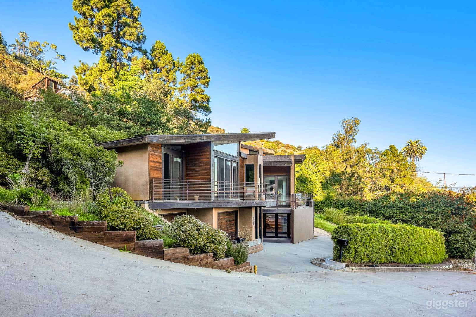 Sleek Modern Hillside Retreat Photo 1