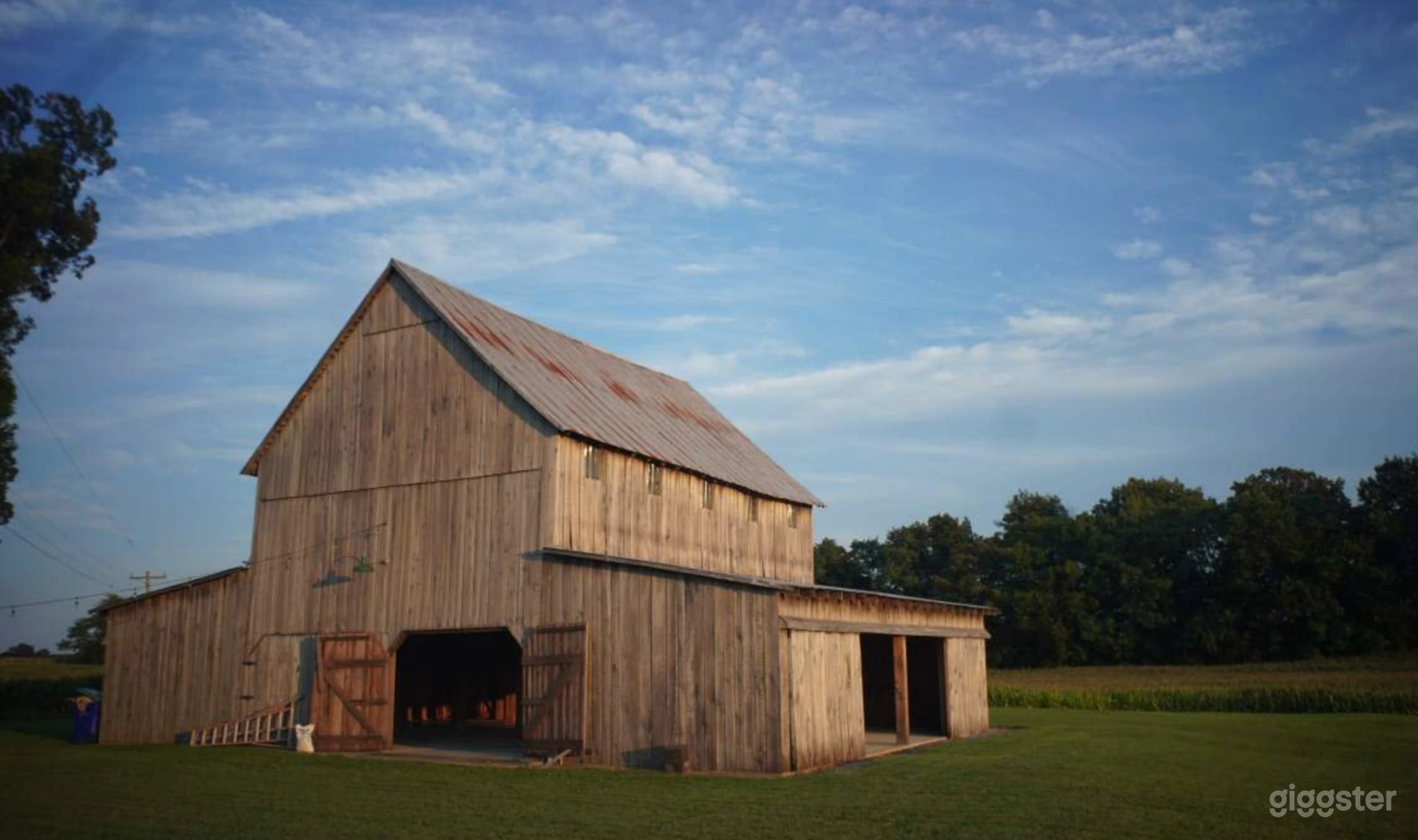 Rustic Barn and Historic Mansion on 5 acre farm Photo 4
