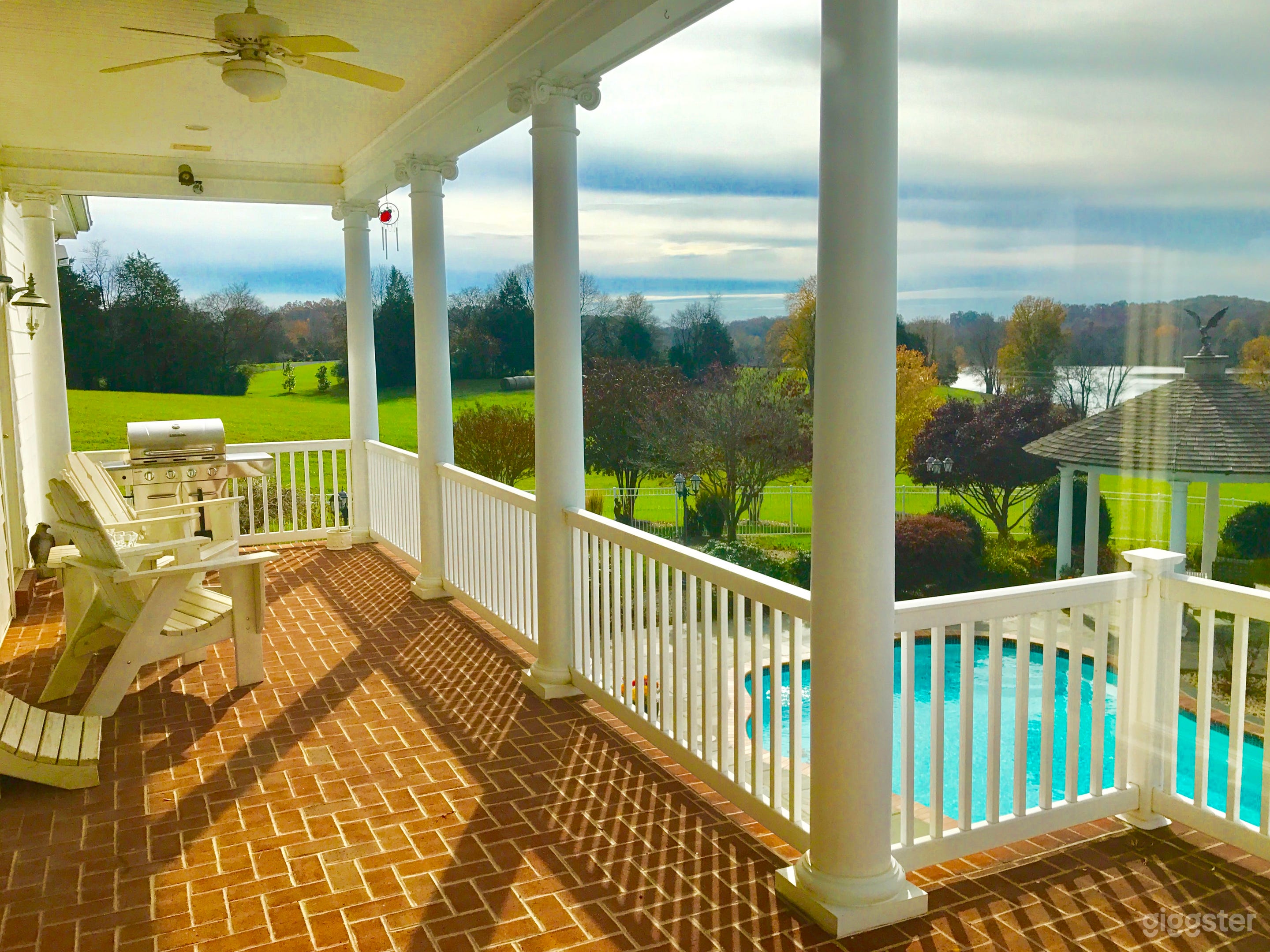 Country Mansion w Lake Front Photo 3