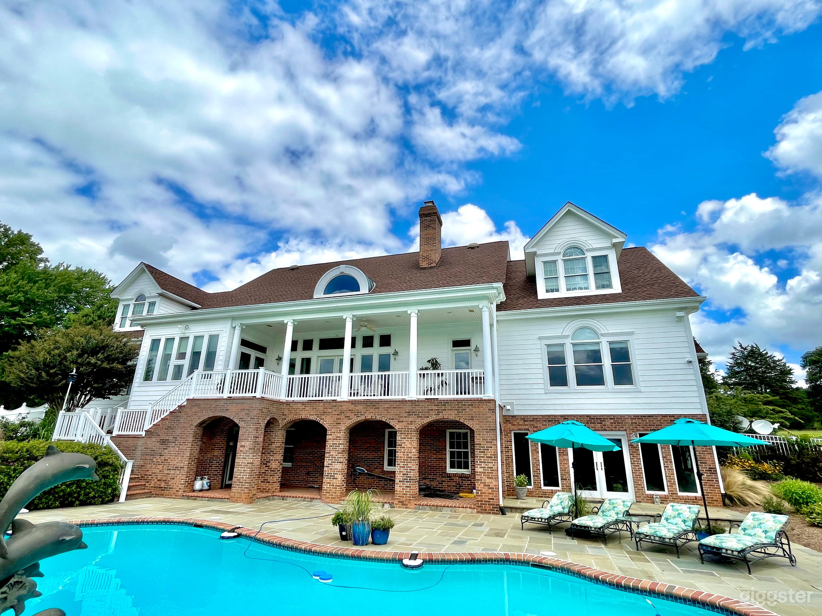 Country Mansion w Lake Front Photo 2