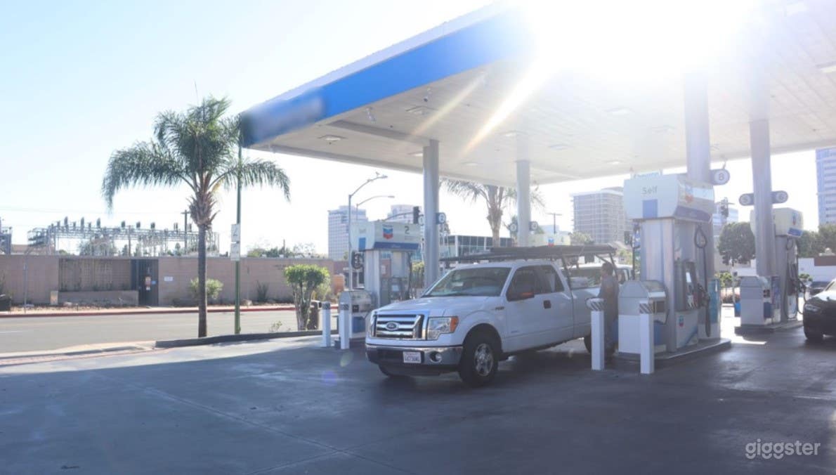 Gas Station With Auto Service Photo 4