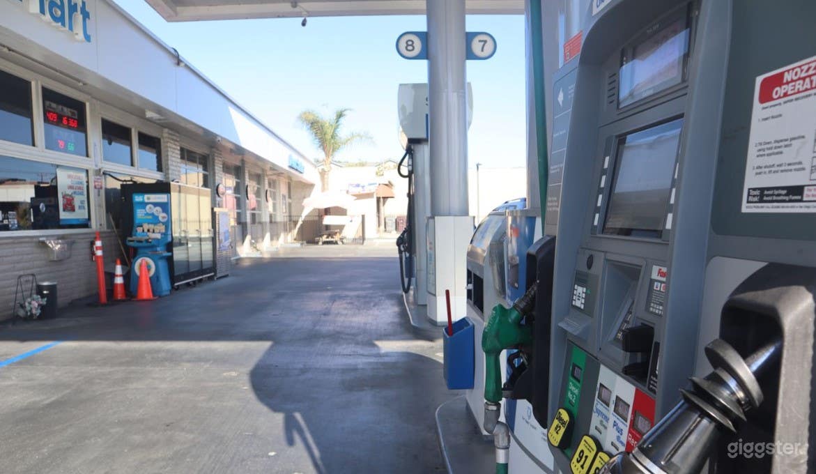 Gas Station With Auto Service Photo 3