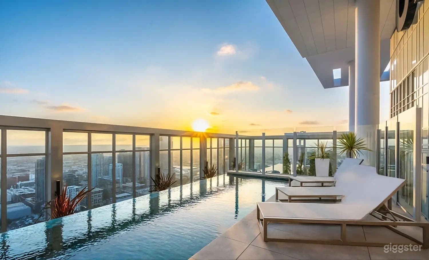 AERIAL LUXE PENTHOUSE POOL Photo 1