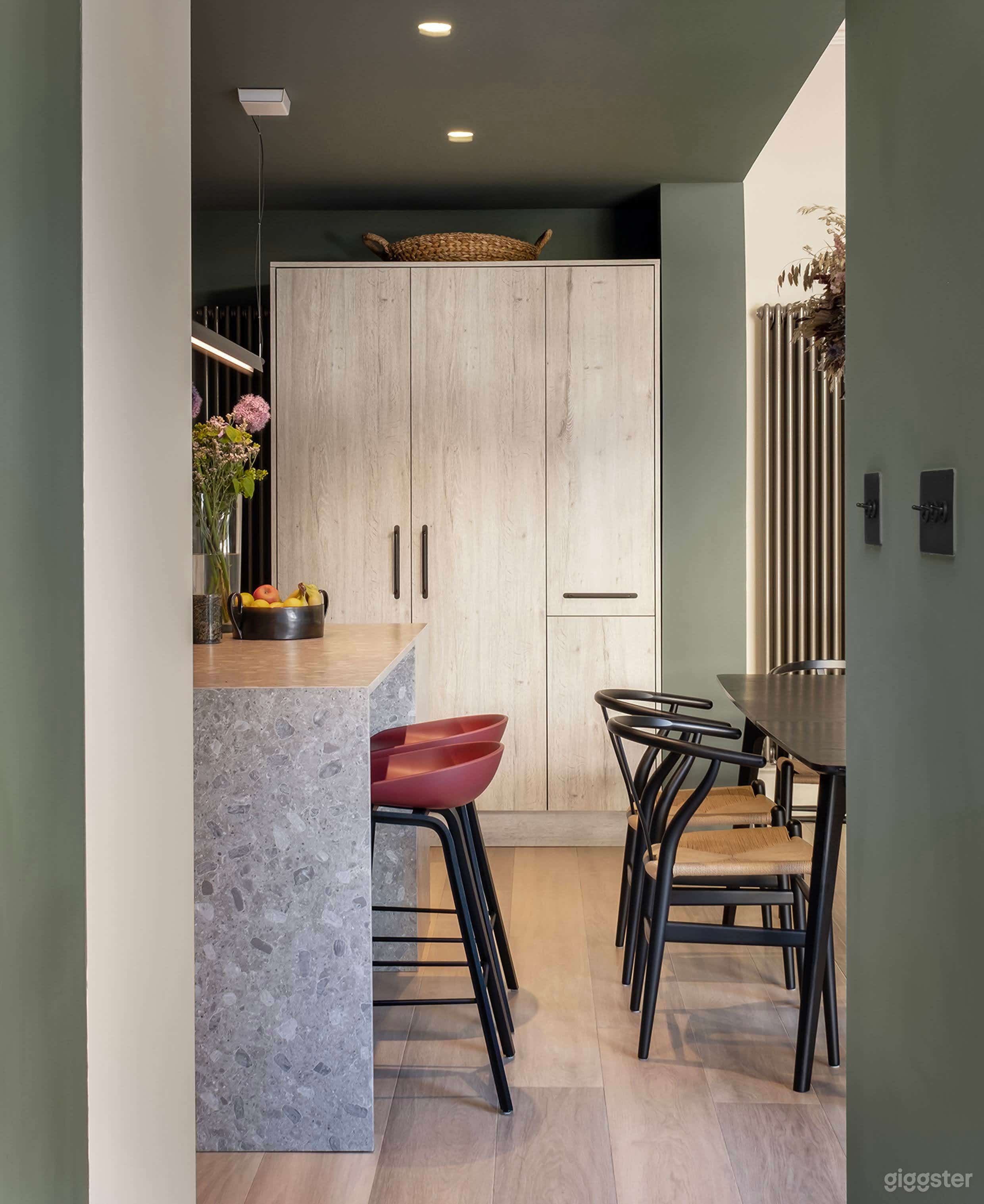 Elegant Clifton Village Apartment • Kitchen & Garden Photo 4