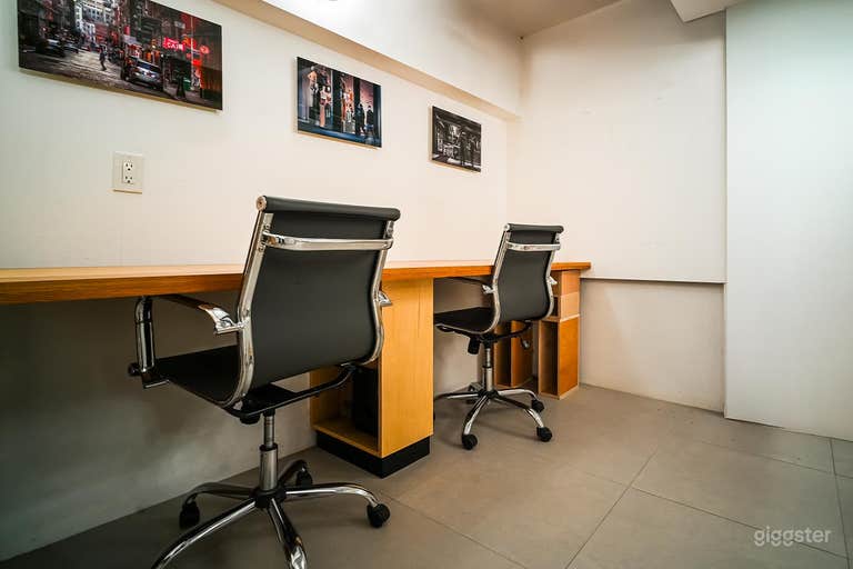  Travertine Alcove | Comfortable Three-Person Workspace 