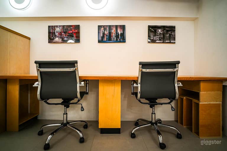 Travertine Alcove | Comfortable Three-Person Workspace 