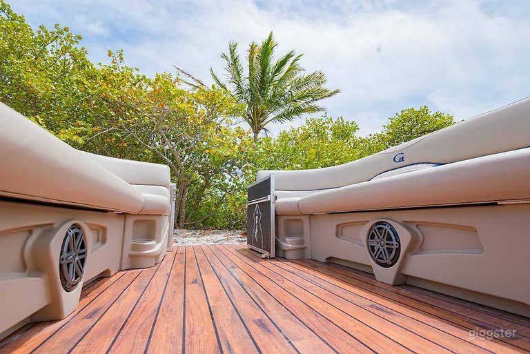  27' Fun Pontoon + Waterslide 