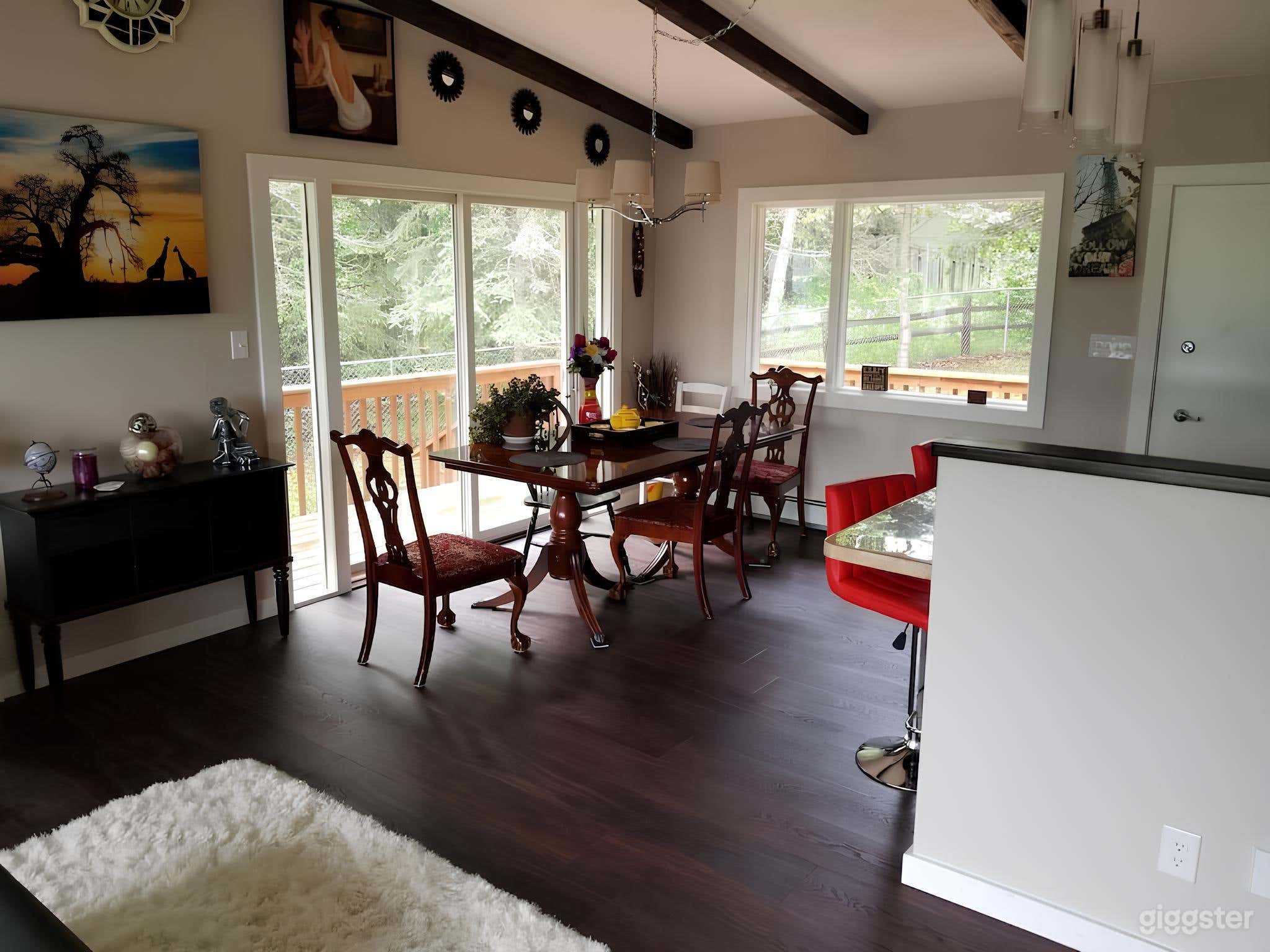 Modern Mountain Retreat with All Amenities Photo 3