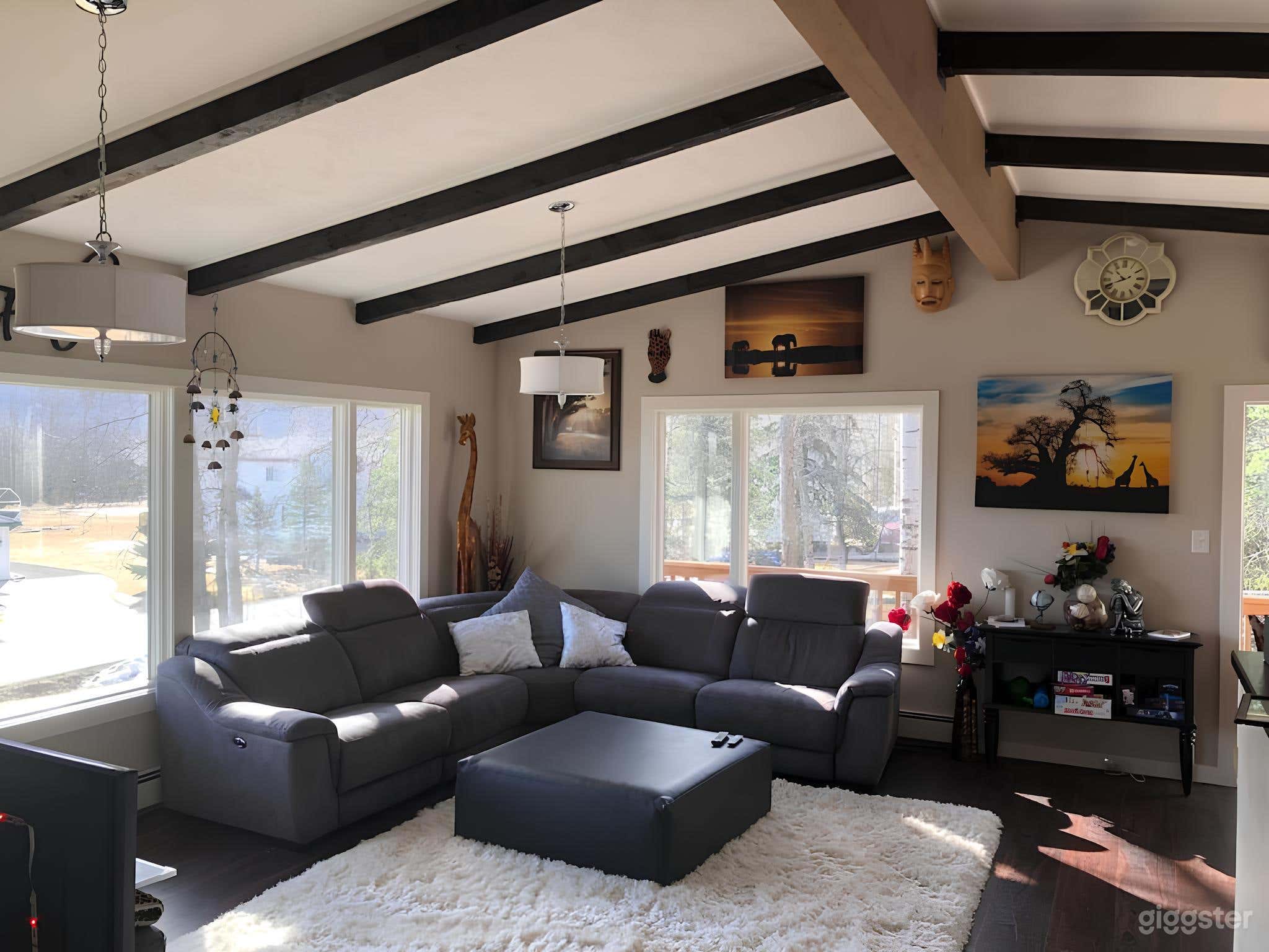 Modern Mountain Retreat with All Amenities Photo 2