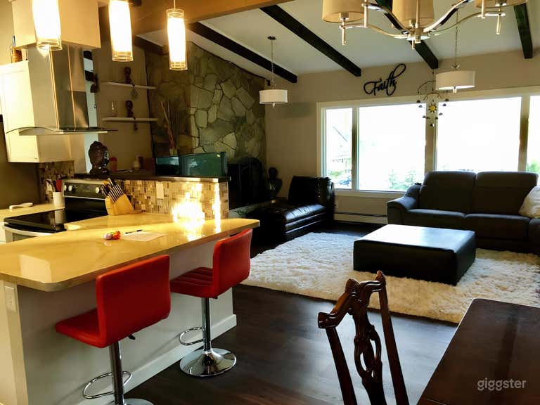  Modern Mountain Retreat with All Amenities 