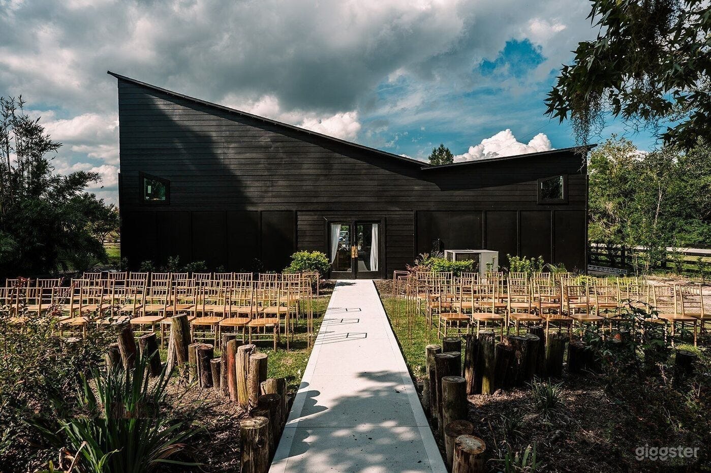 Expansive and Rustic Event Space in Orlando Photo 1