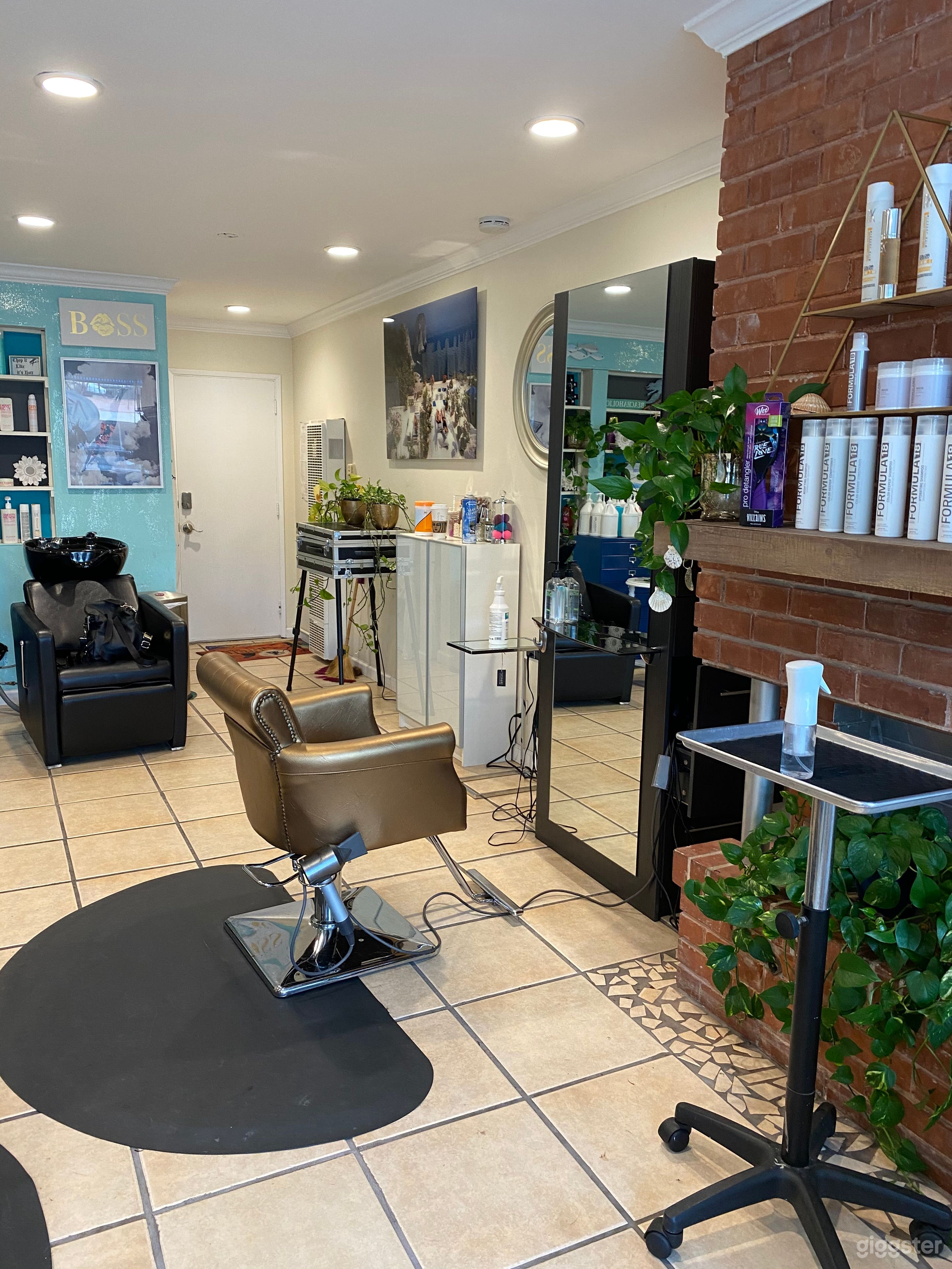 Salon Station in Newport Photo 2