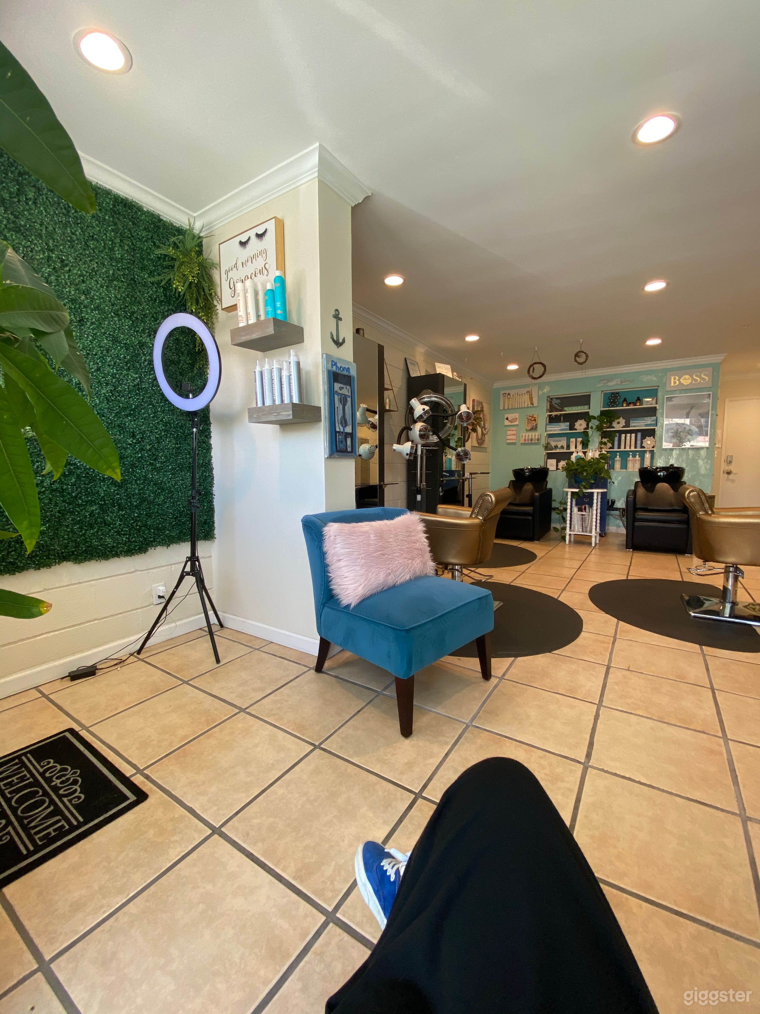 Salon Station in Newport Photo 4