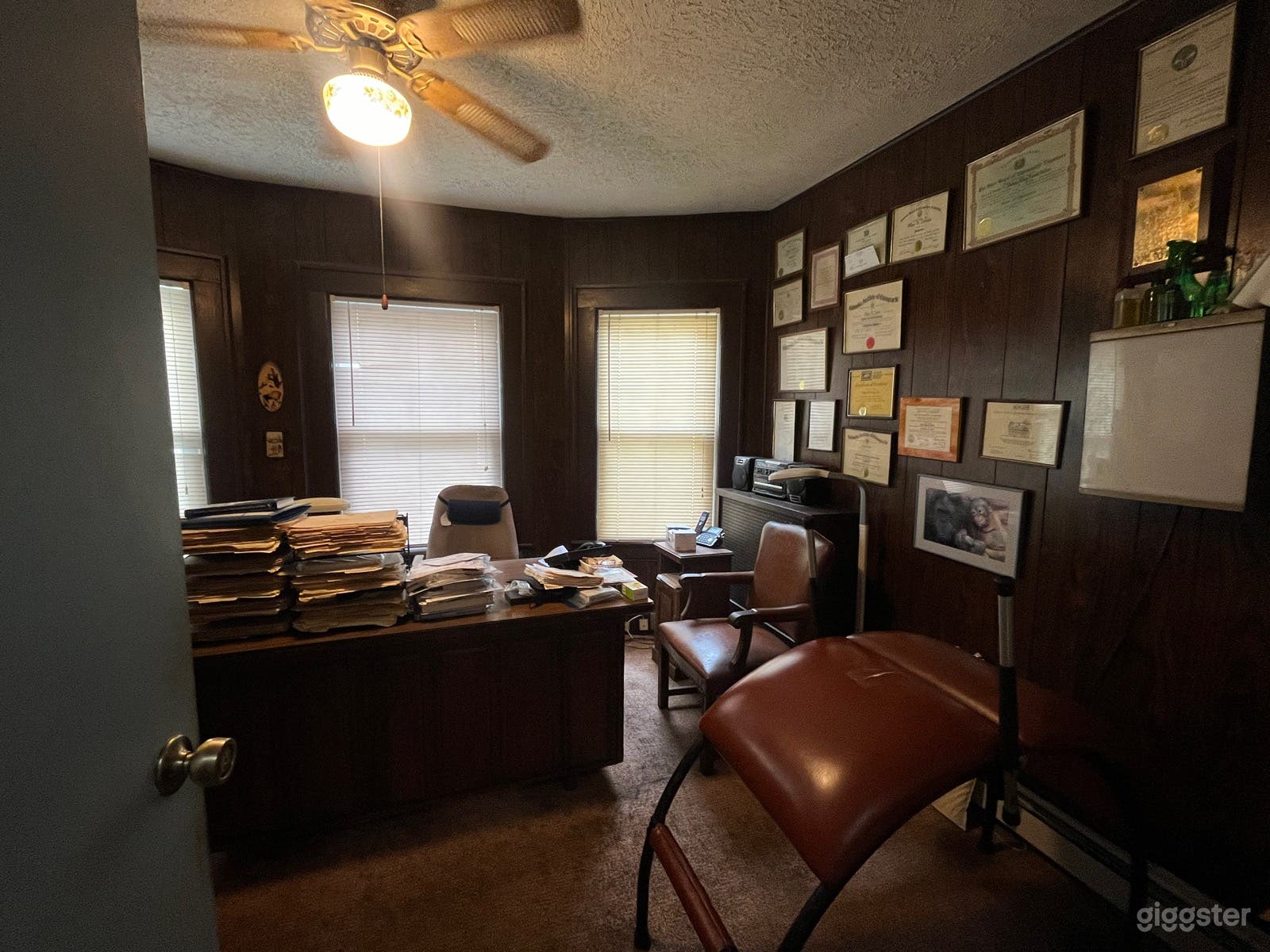 Funky, retro office with patient rooms and waiting room Photo 1