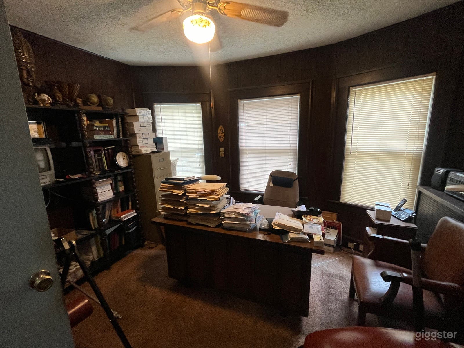 Funky, retro office with patient rooms and waiting room Photo 2