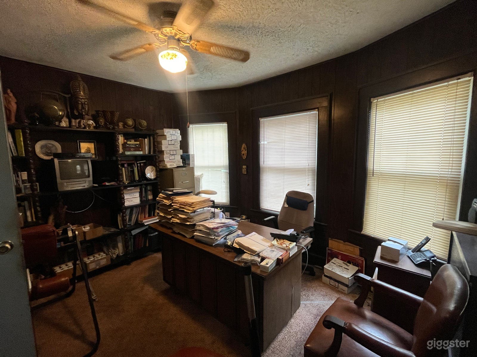 Funky, retro office with patient rooms and waiting room Photo 4