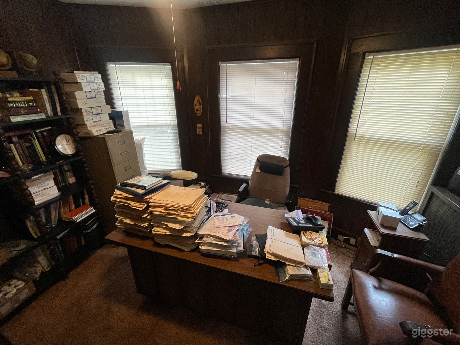 Funky, retro office with patient rooms and waiting room Photo 3