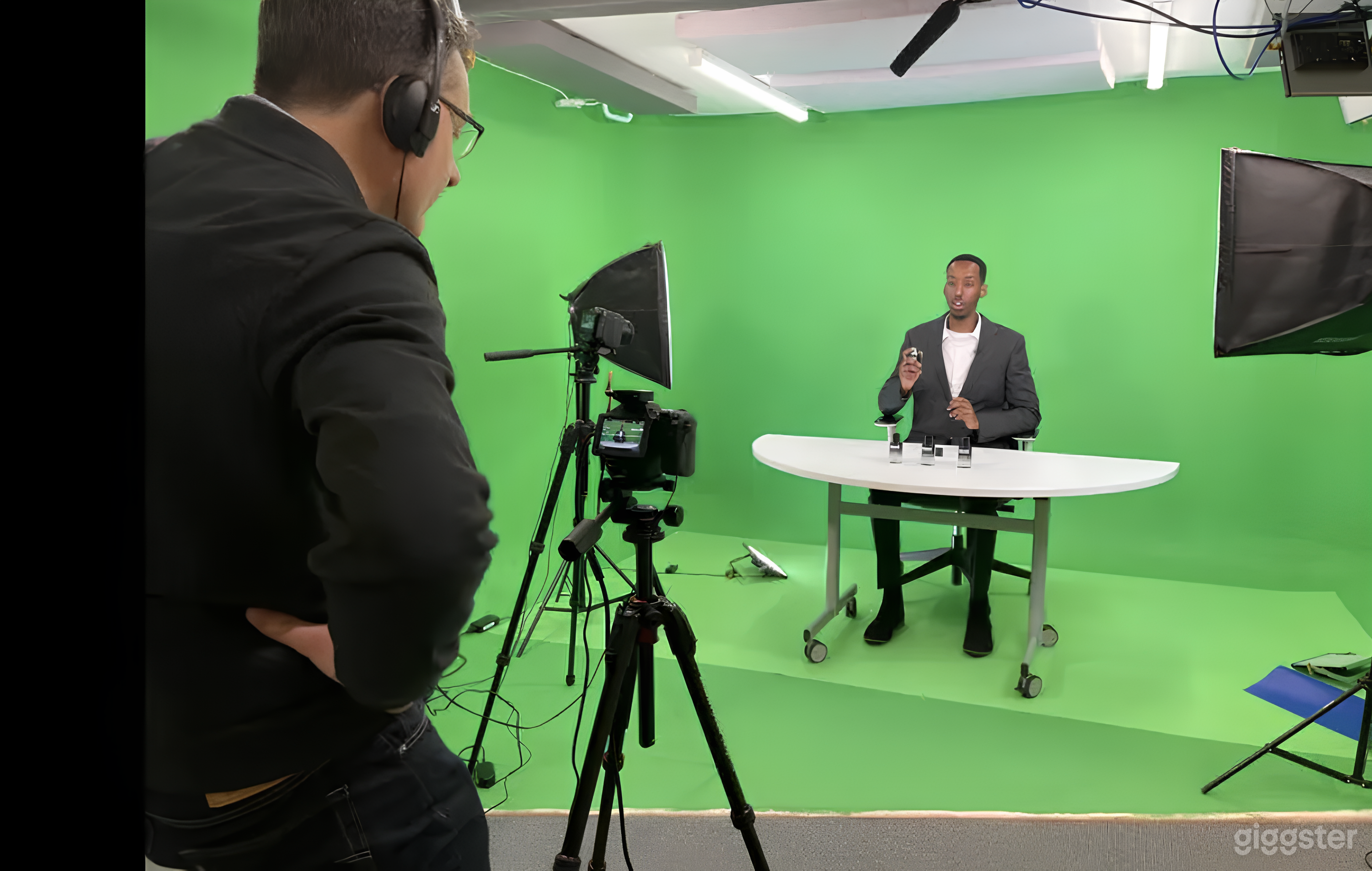 Green Room Studio Photo 2