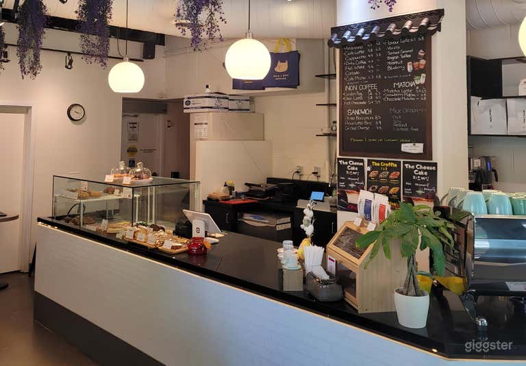  Cute and Quiet Café  