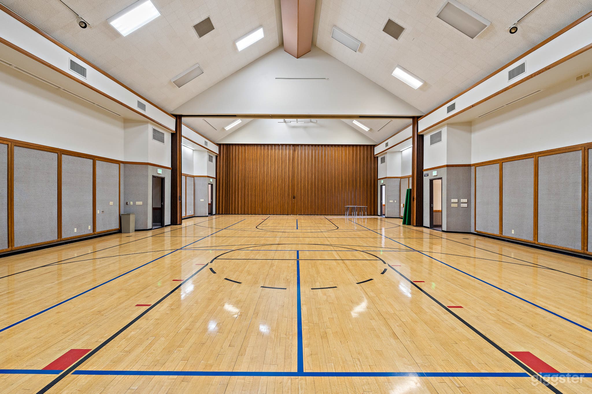 Versatile Church, Office and School: Ideal for production. Photo 4