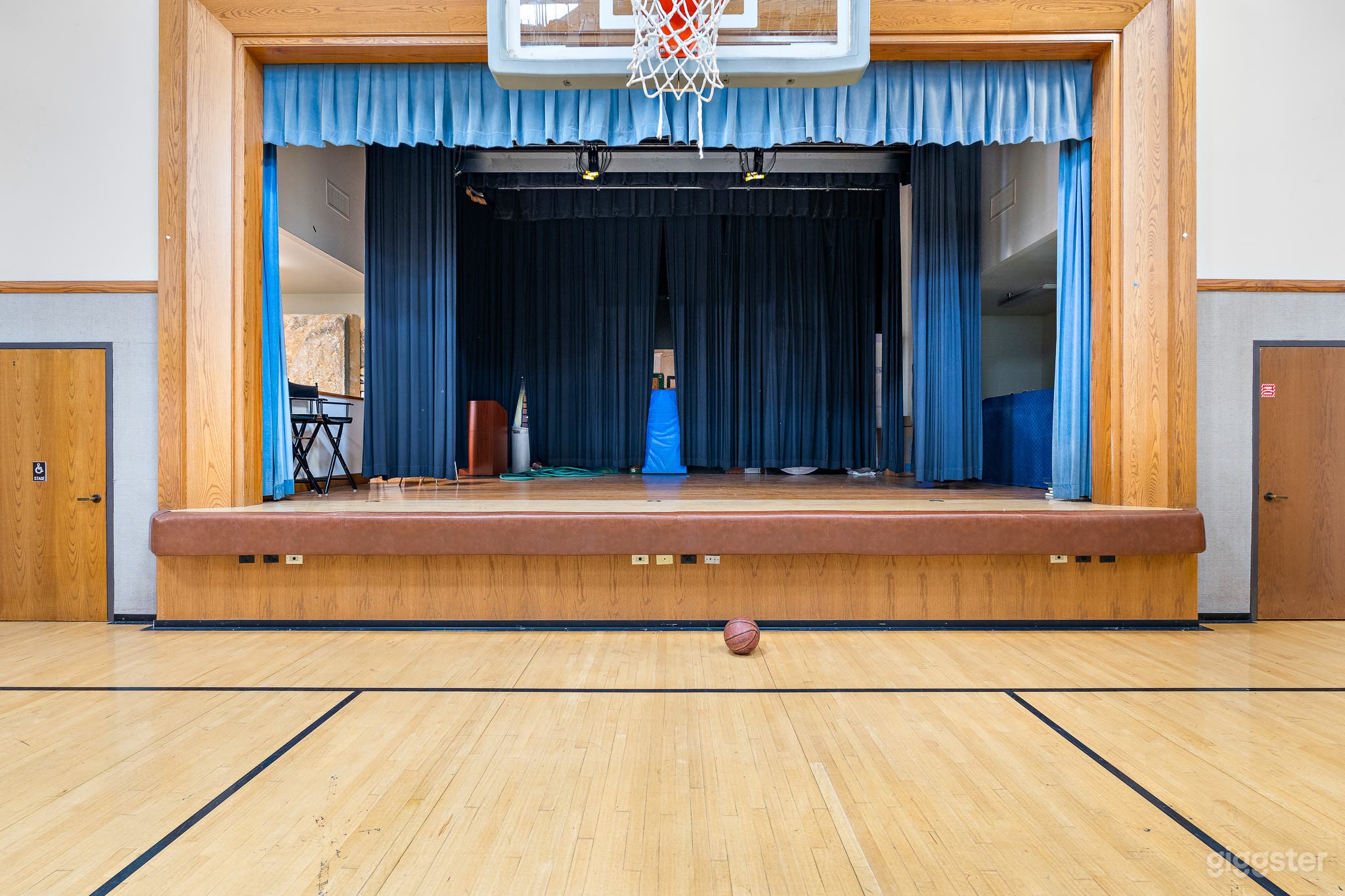Versatile Church, Office and School: Ideal for production. Photo 3