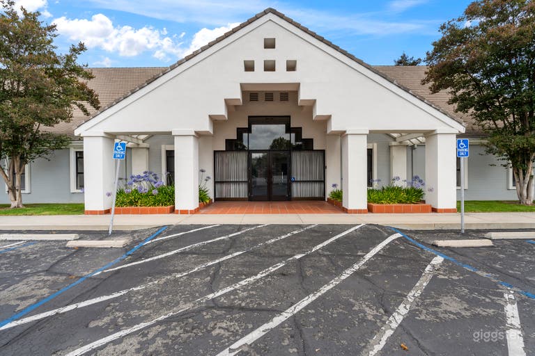  Versatile Church, Office and School: Ideal for production. 