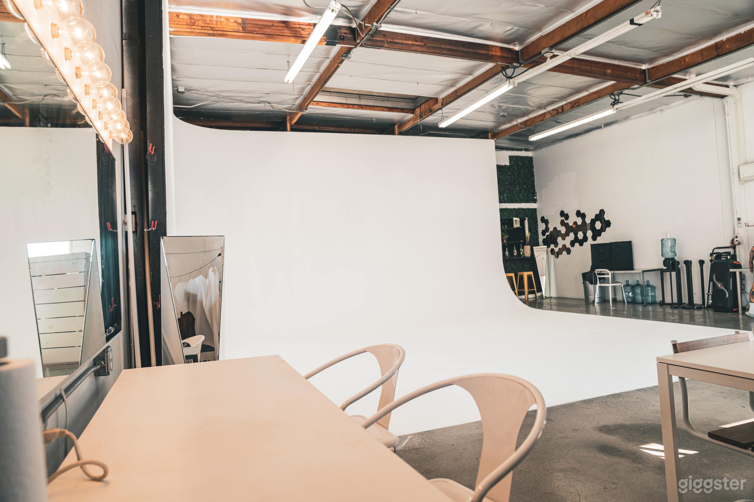 The Commune Club  Photo 4