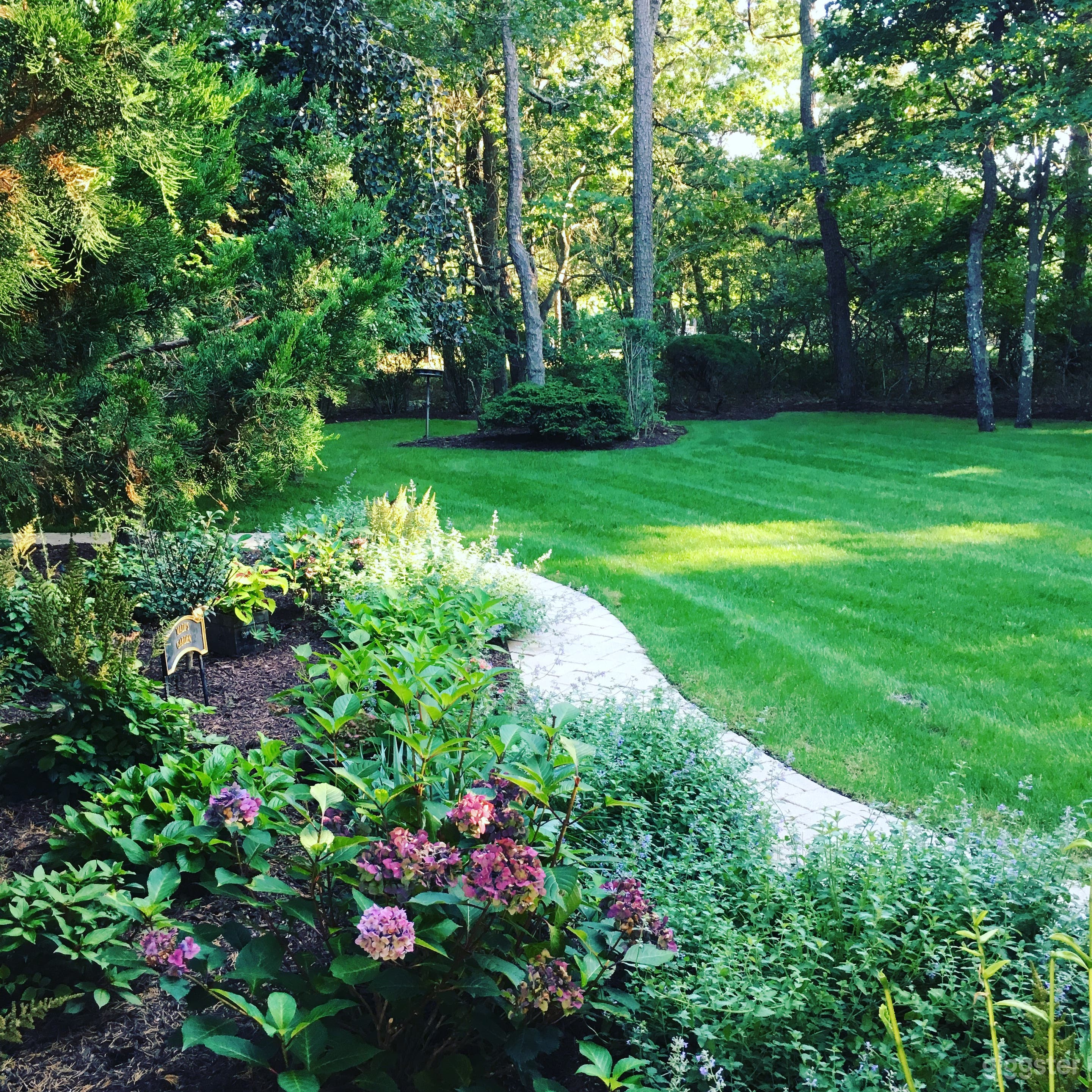 Luxury Southampton home with pool, fireplace, all Photo 4