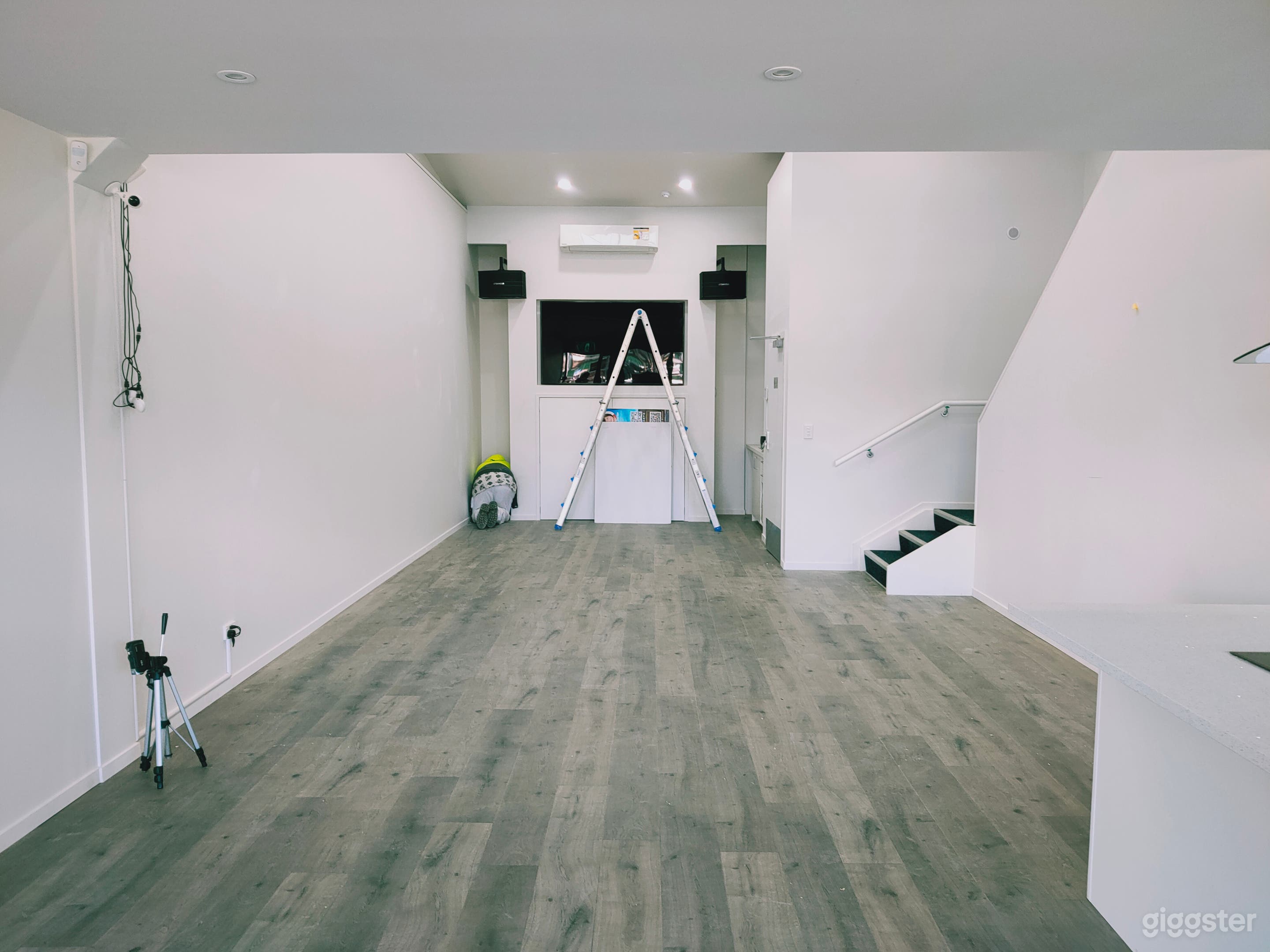 Light-Filled Modern Panmure Space – Perfect for Film &amp; E Photo 2