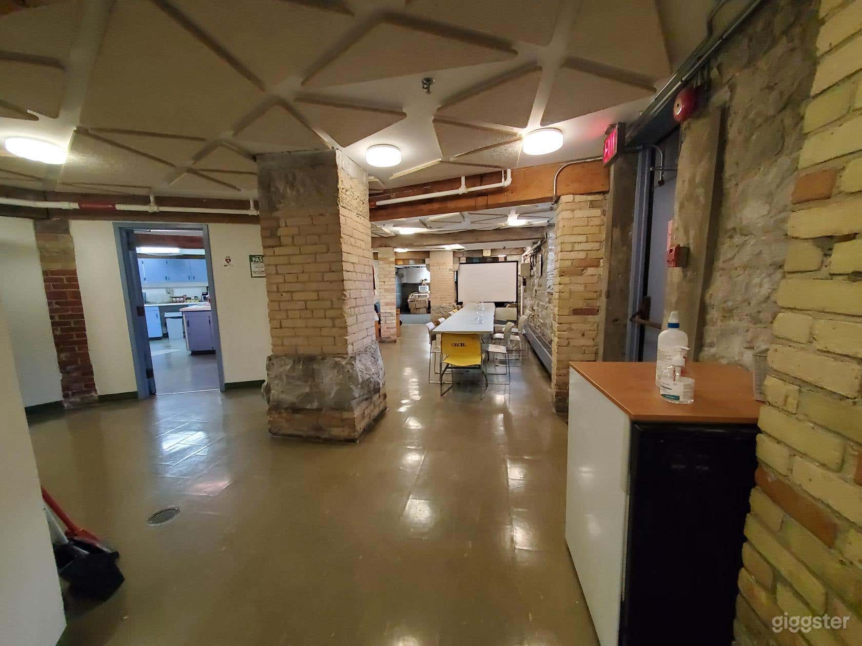 COMMUNITY ROOM Photo 2