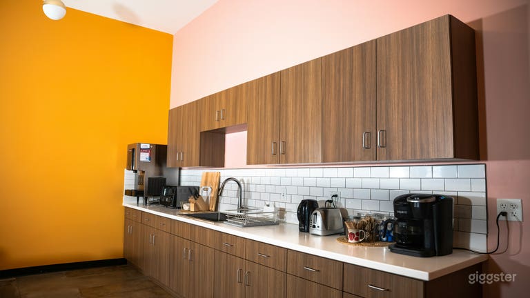  Historic warehouse - event space with 3 rooms 