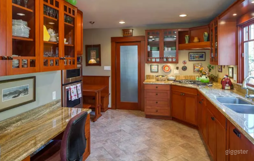 1915 Restored Craftsman Bungalow Photo 4