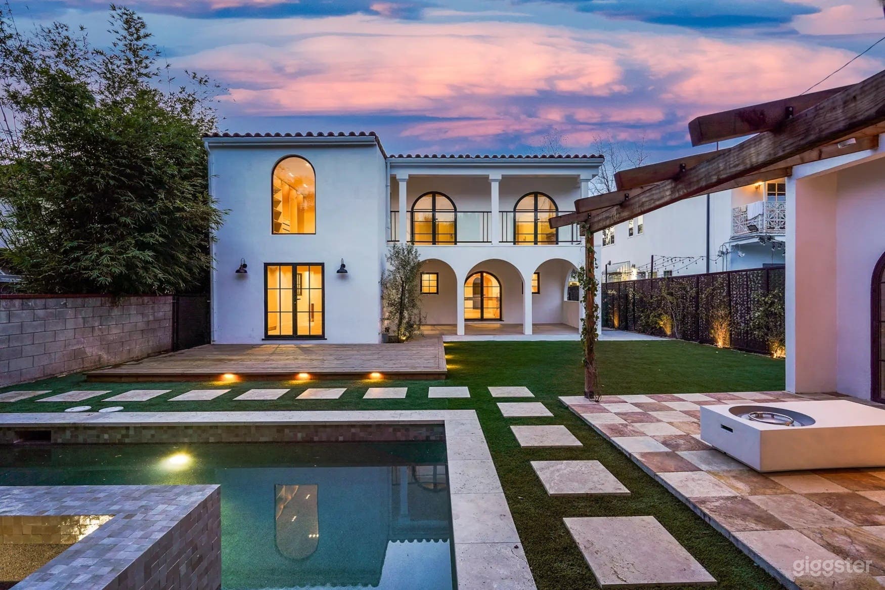 MODERN SPANISH DEEP BLUE POOL Photo 2