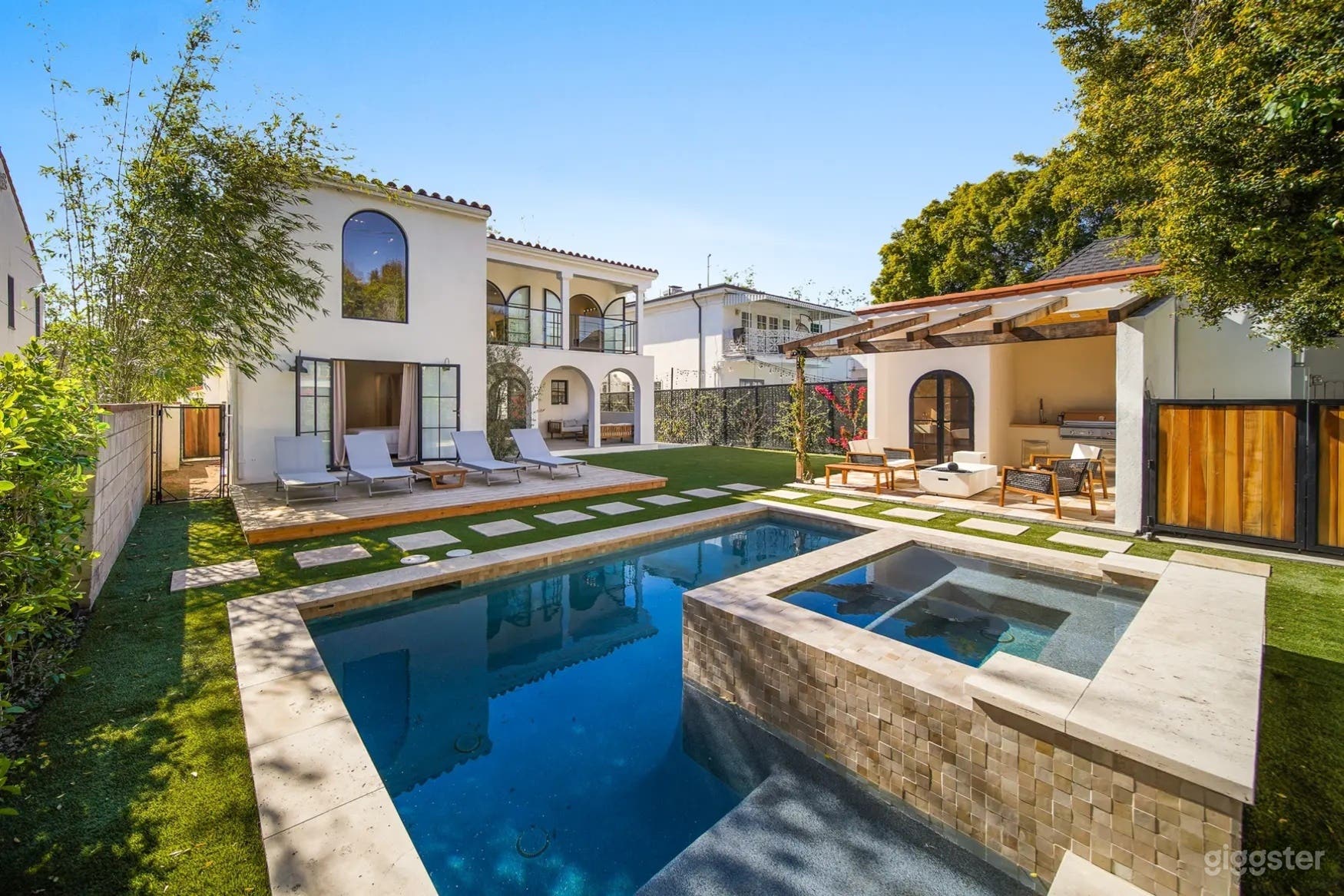 MODERN SPANISH DEEP BLUE POOL Photo 3