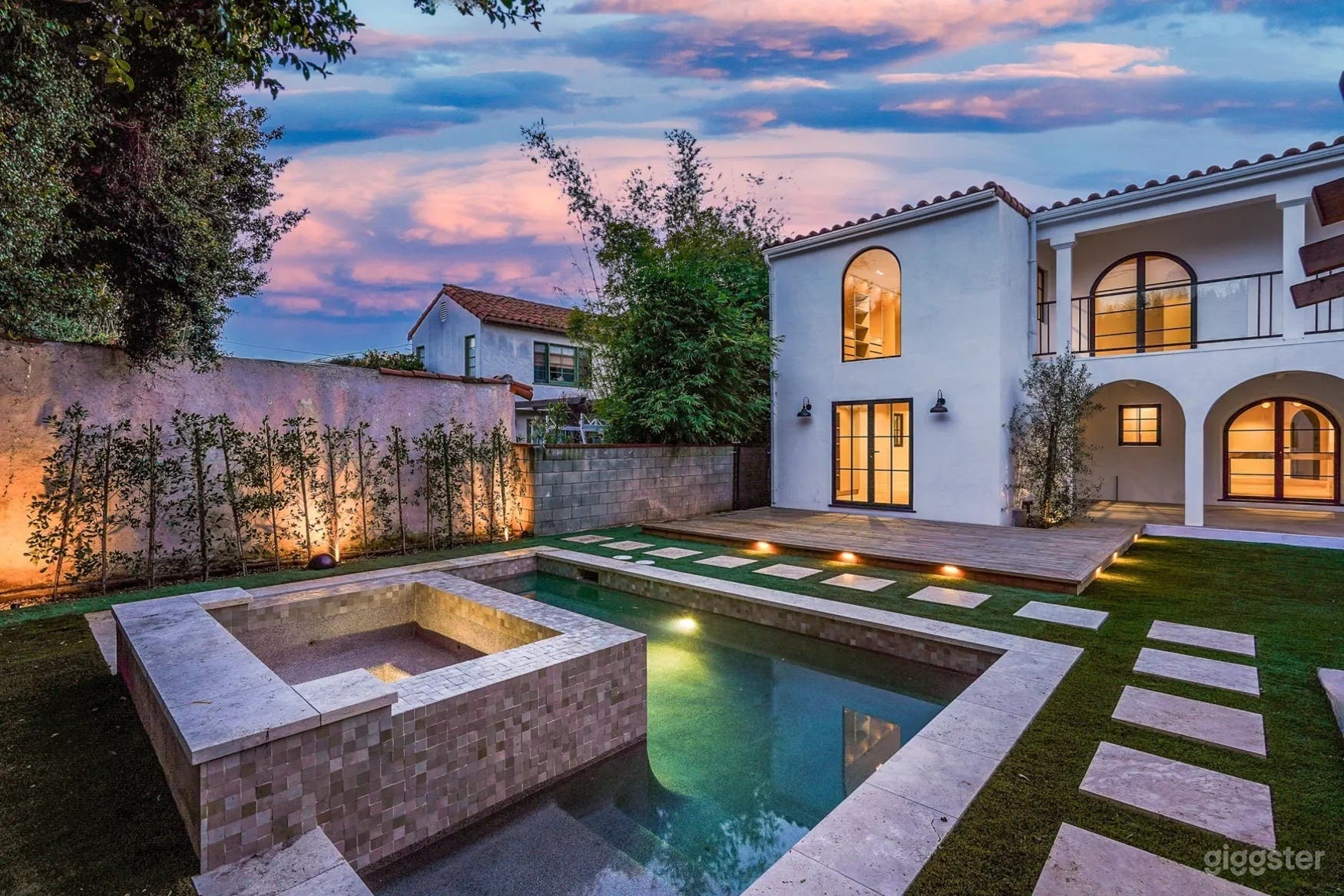 MODERN SPANISH DEEP BLUE POOL Photo 4