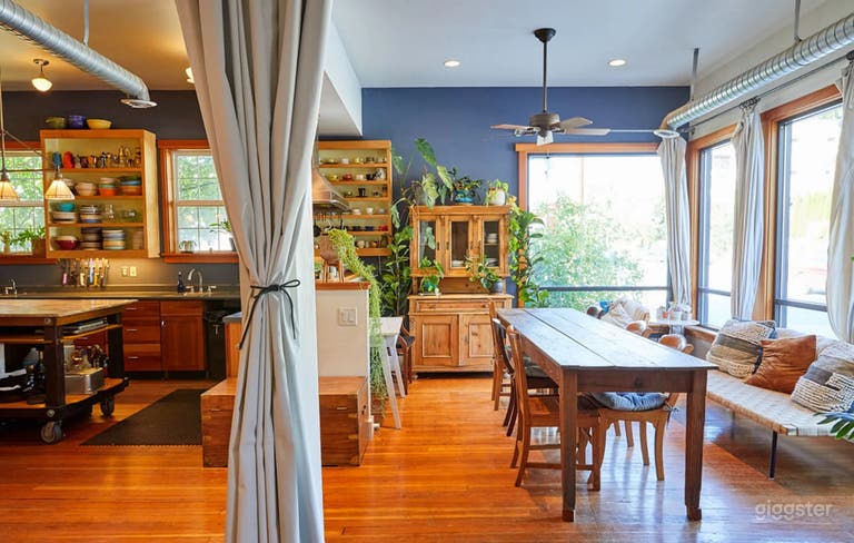  West Seattle Daylight Photo Studio With Full Kitchen 