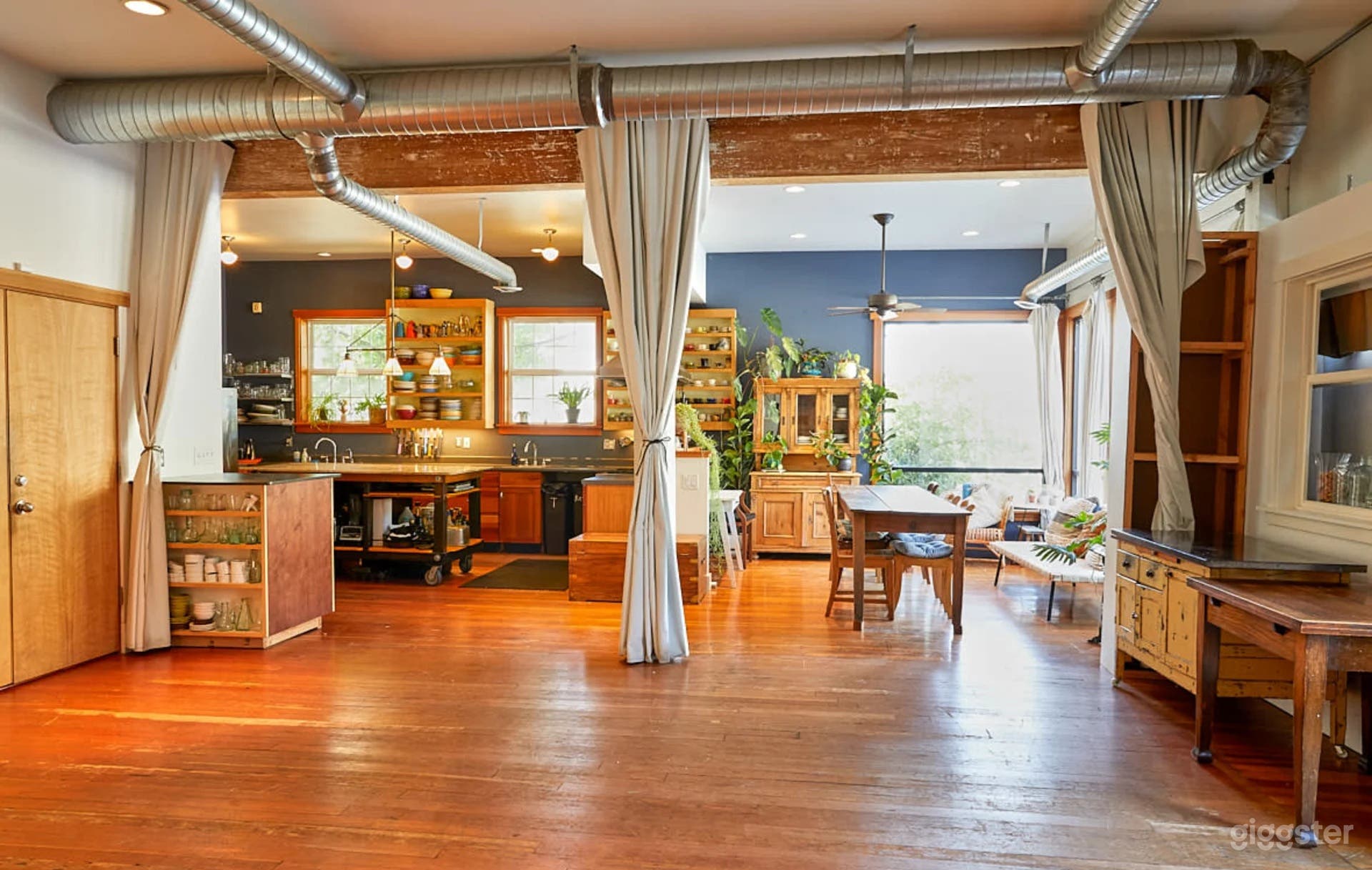 West Seattle Daylight Photo Studio With Full Kitchen Photo 1