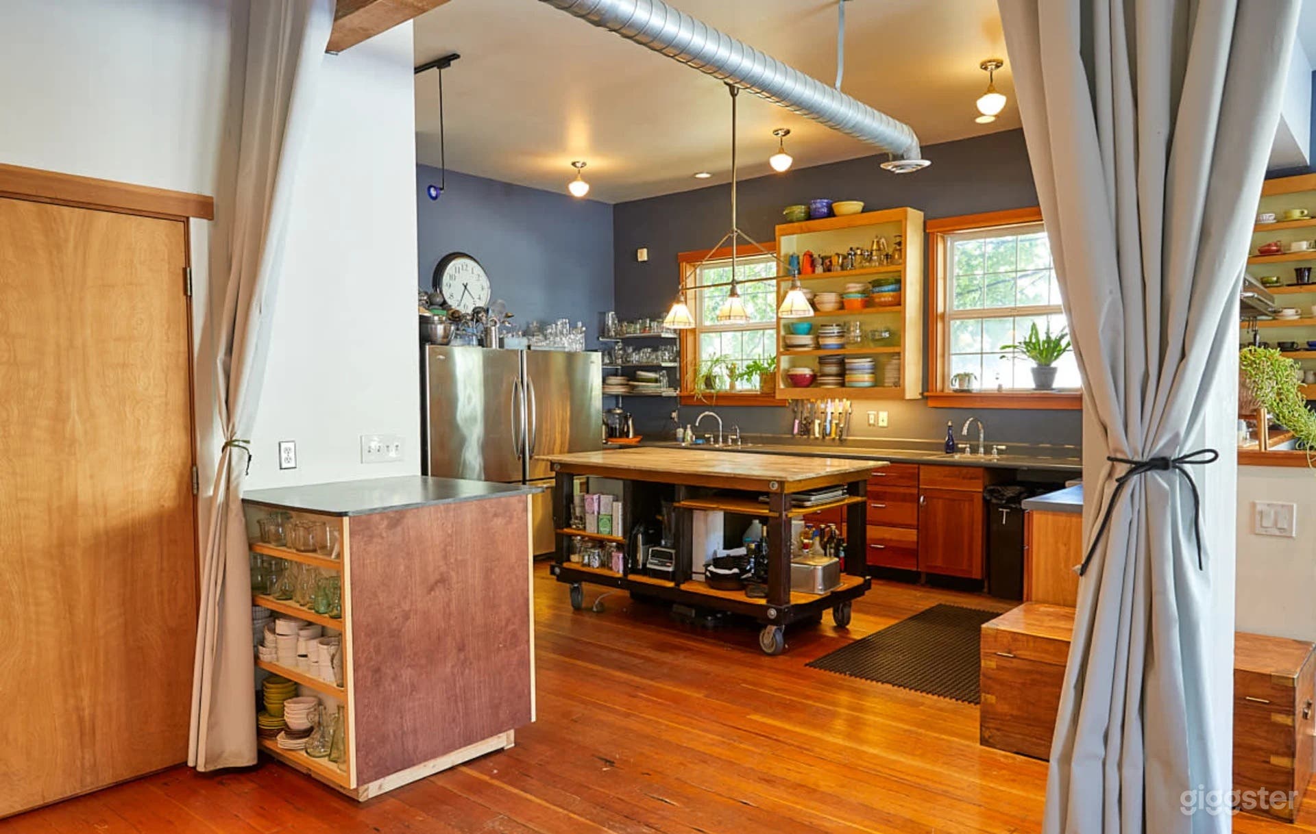 West Seattle Daylight Photo Studio With Full Kitchen Photo 2