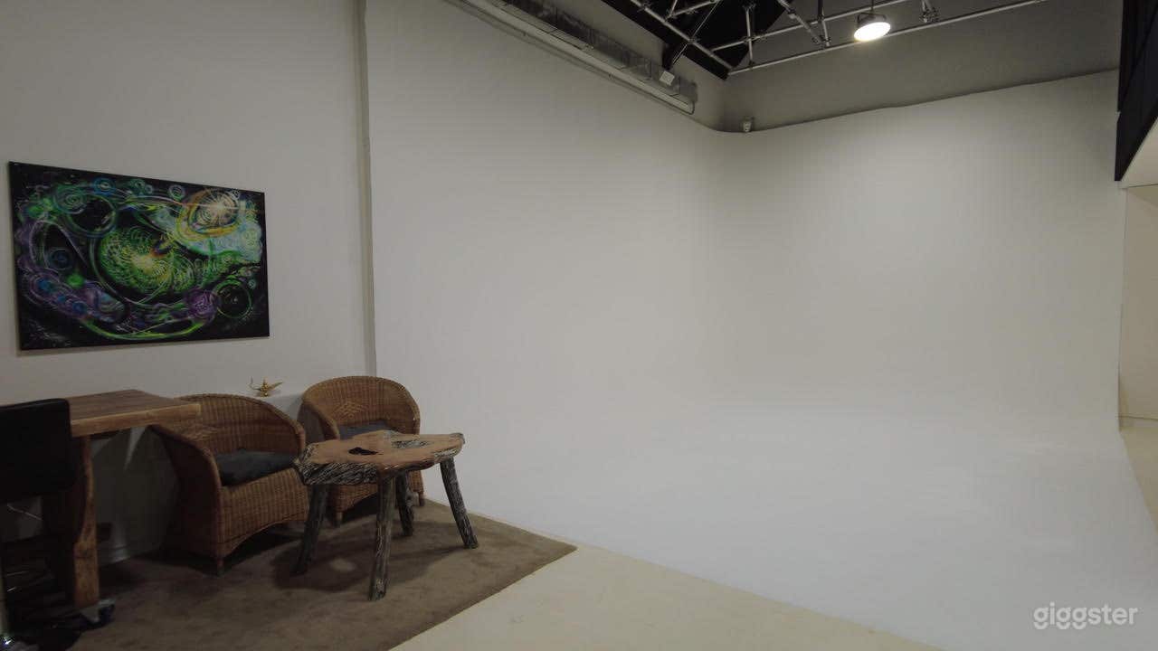 Large Studio w/ High Ceilings &amp; Perfect Lighting Photo 3