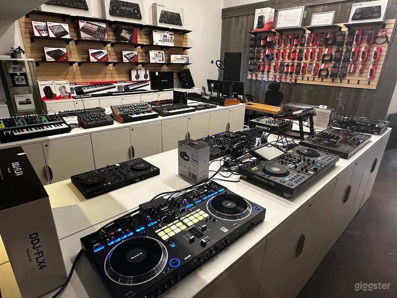 Leslieville Loft Studio Space for Creatives &amp; Professionals Photo 4