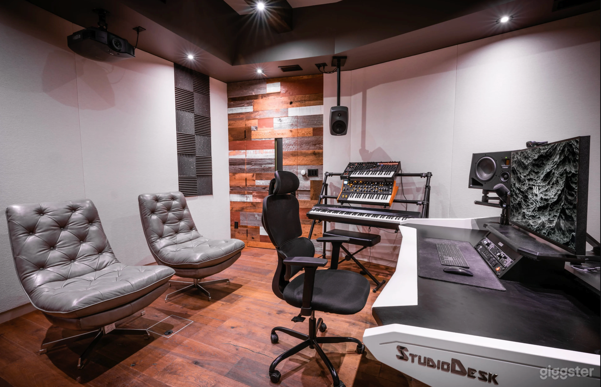 Leslieville Loft Studio Space for Creatives &amp; Professionals Photo 2