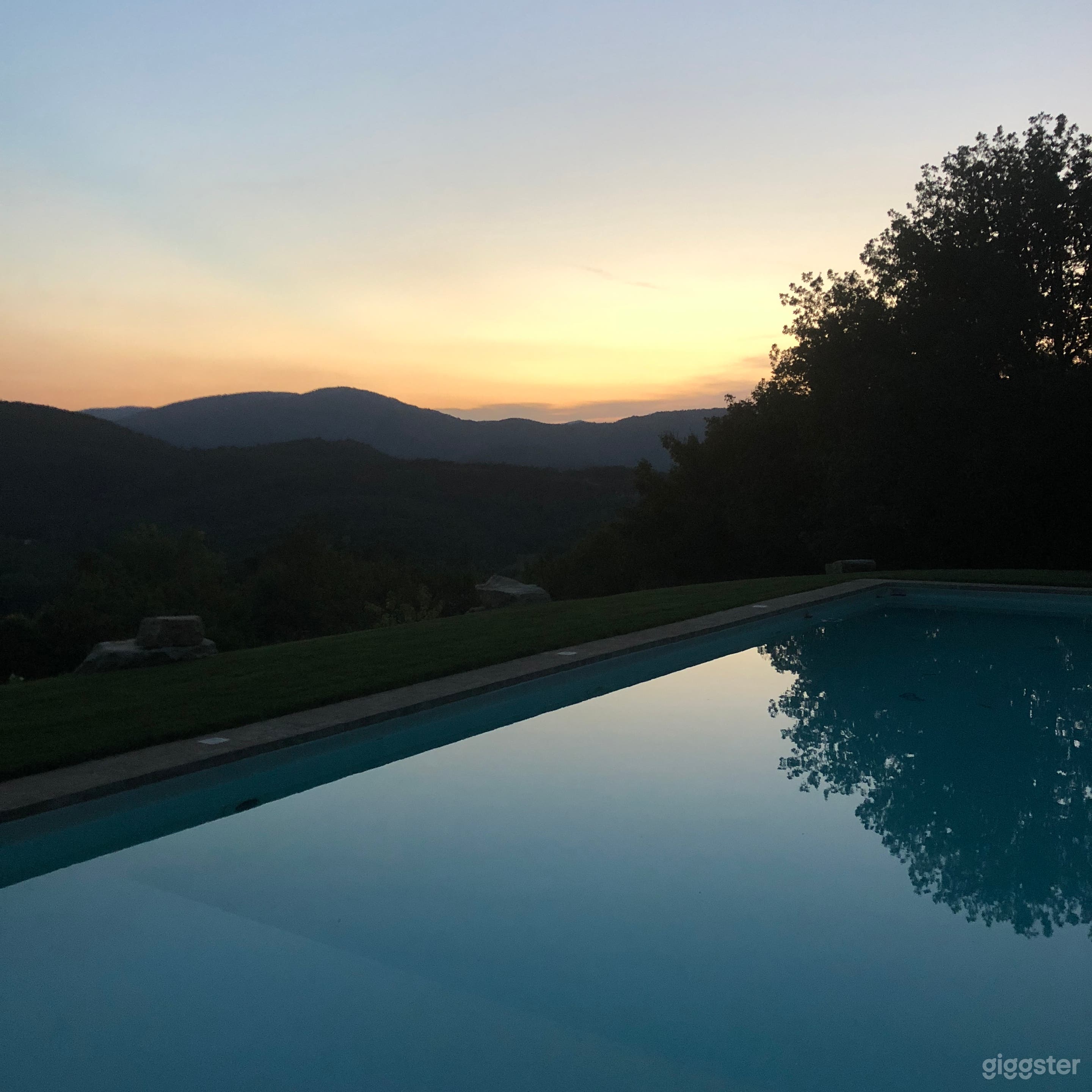 Pool Property with Stunning Countryside Views Photo 3