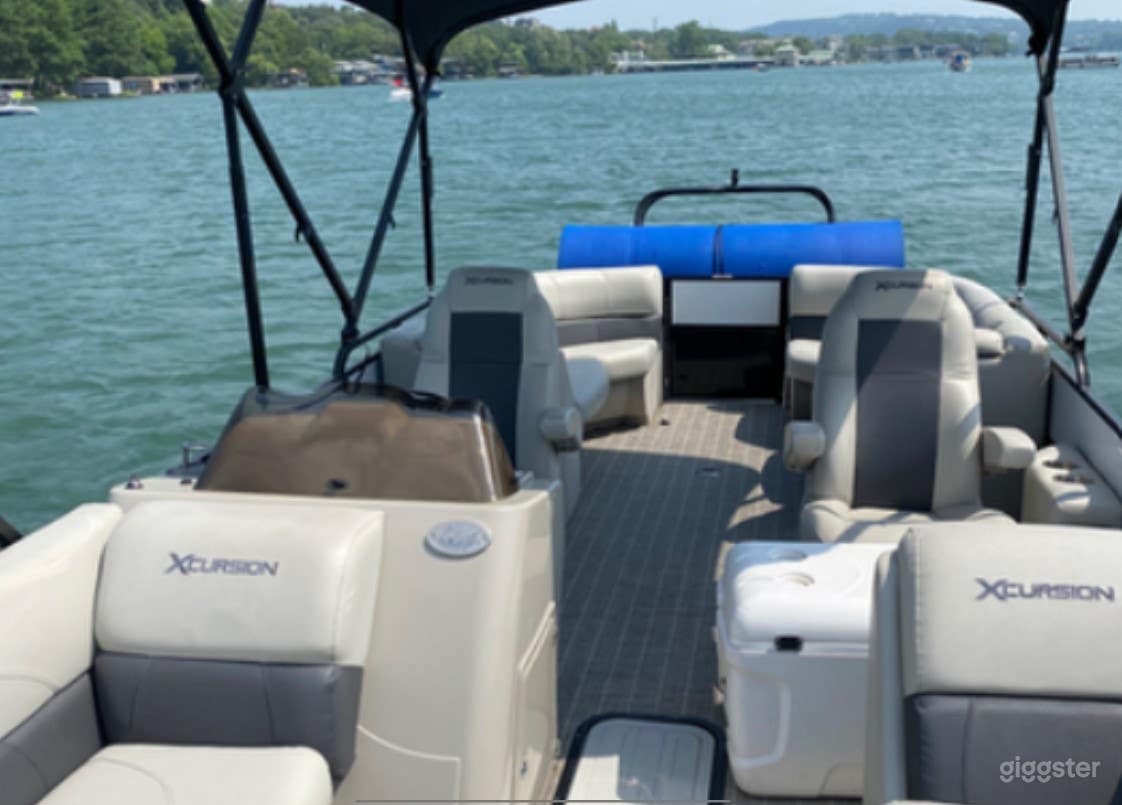 Tri-Hull Pontoon Boats for Events in Austin Photo 3