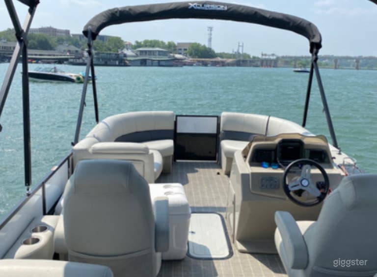  Tri-Hull Pontoon Boats for Events in Austin 