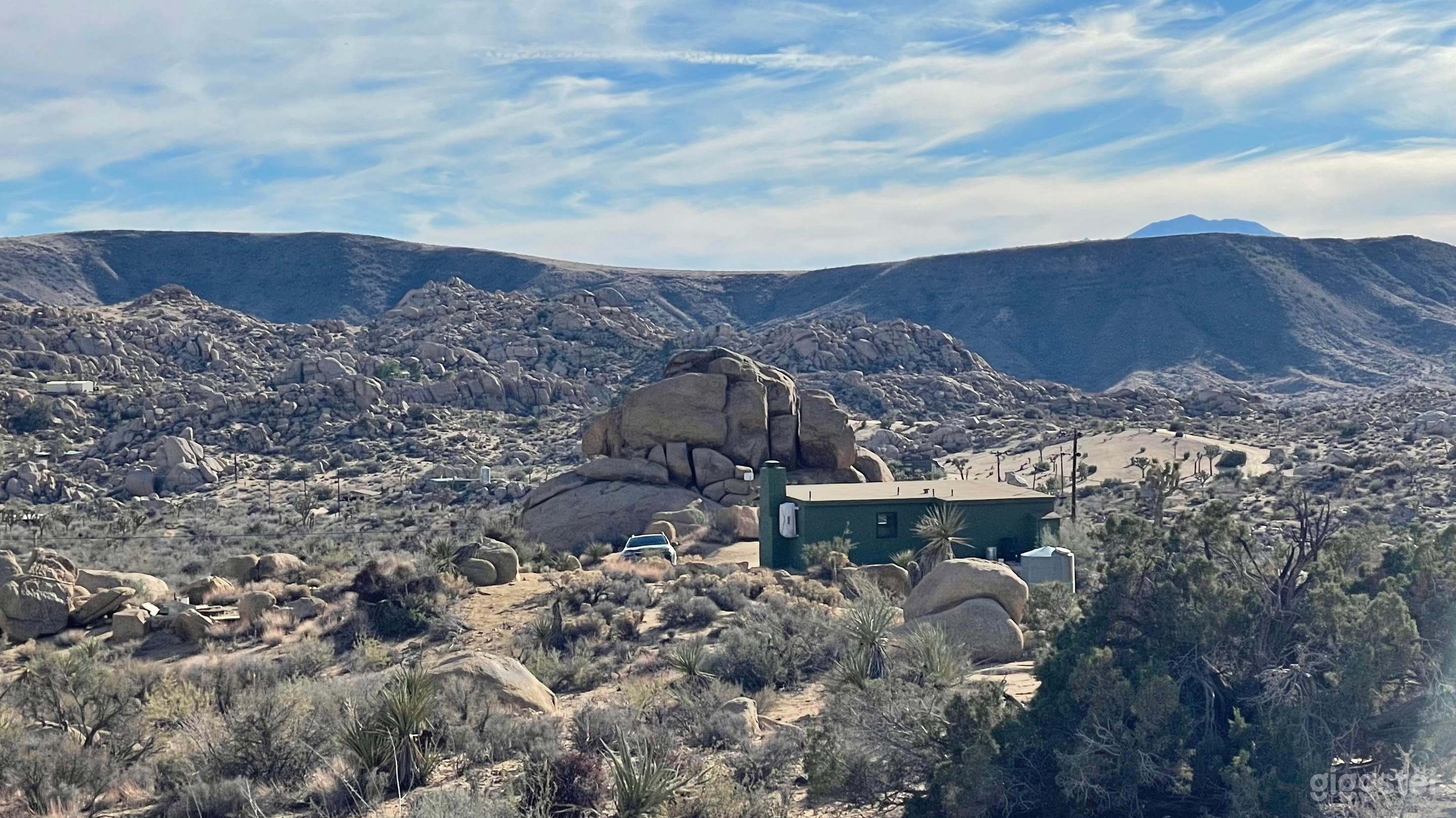 Pristine 1950's desert cabin with massive boulders Photo 1