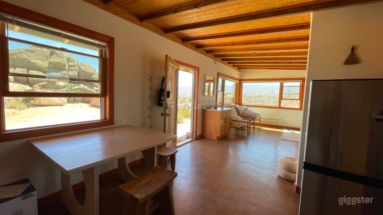  Pristine 1950's desert cabin with massive boulders 