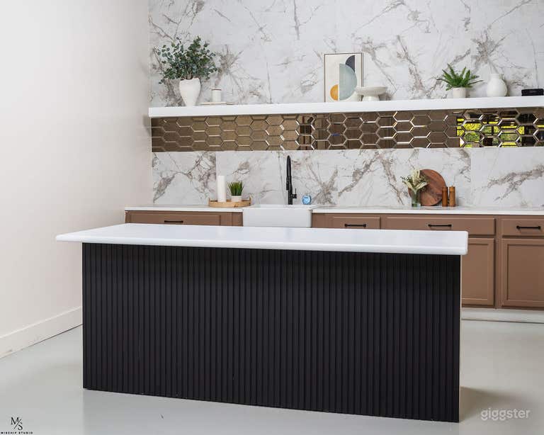  NEW Pre-lit Content Studio for Video, Photos + Podcasts 