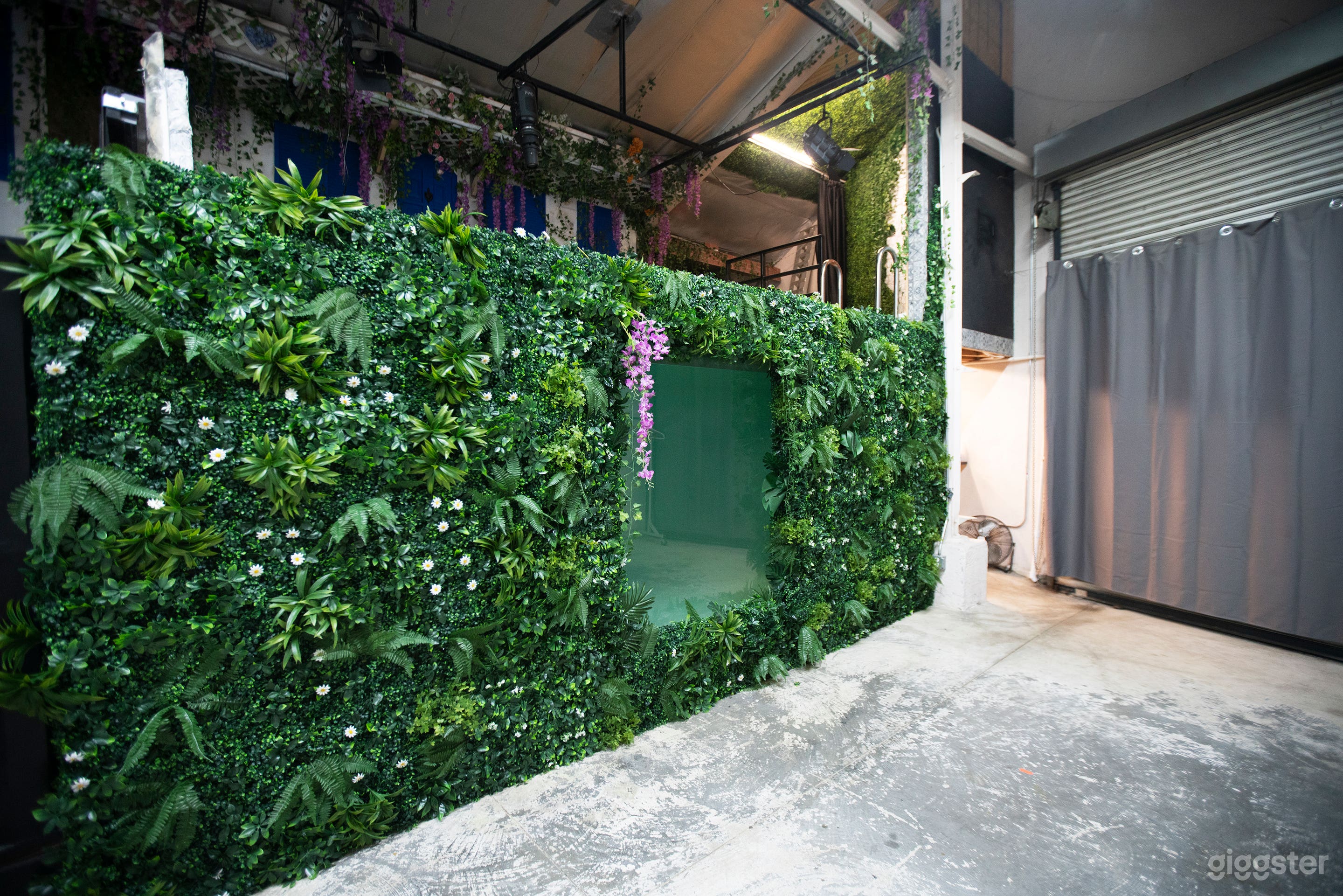 Underwater Studio in Los Angeles Photo 4