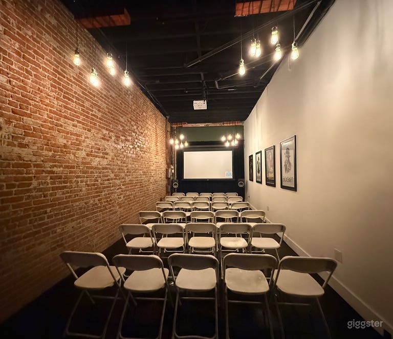  Standard set up. Screen, 4K projector and white chairs included in rate. 