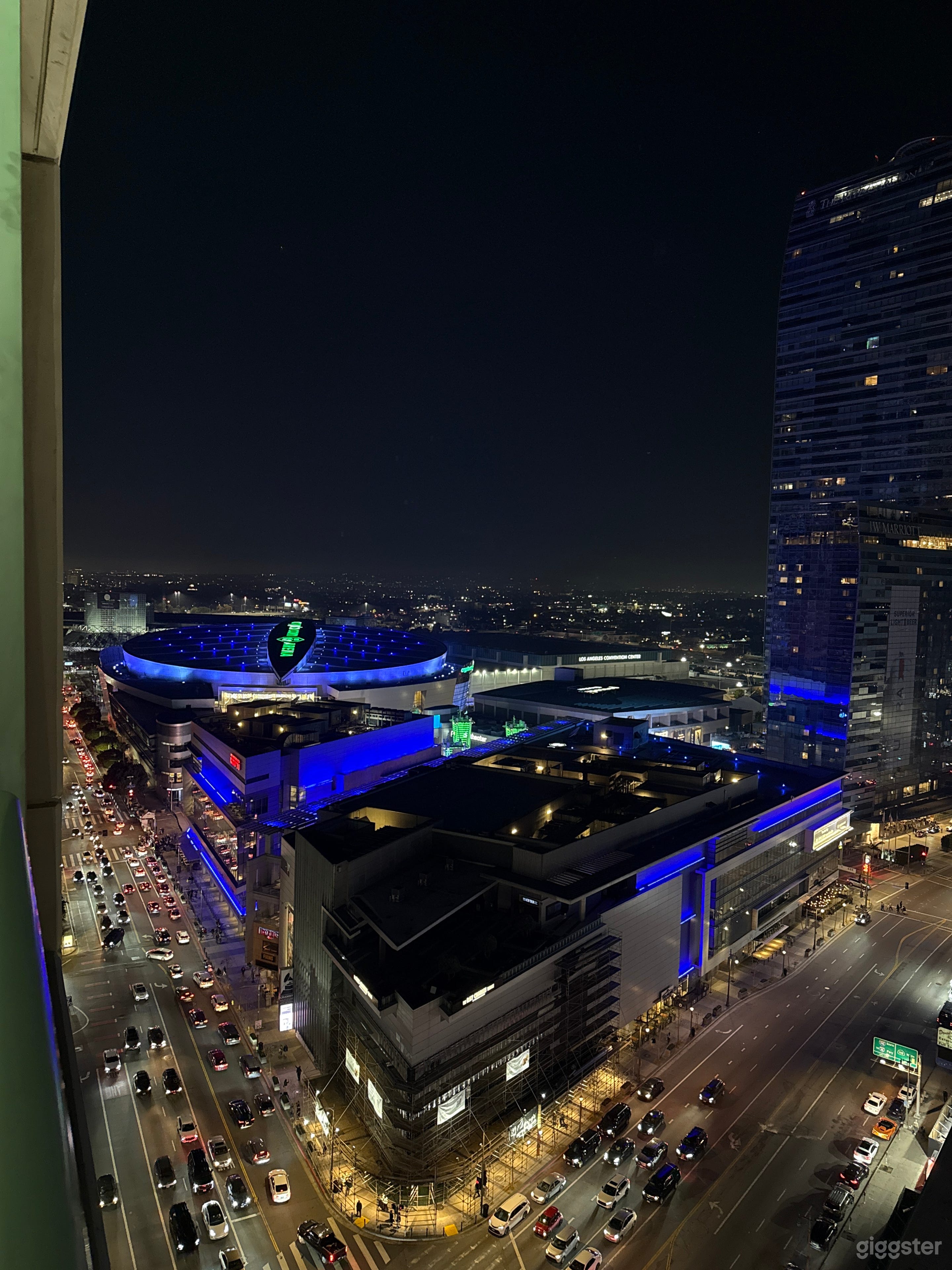 Downtown Penthouse Patio + Rooftop Photo 3